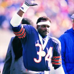 Walter Payton waving to crowd. 