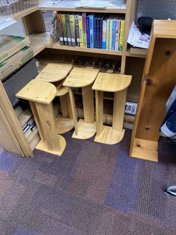 5 wooden single bookshelves