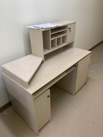 Light white wood Desk with Lockable Drawers
