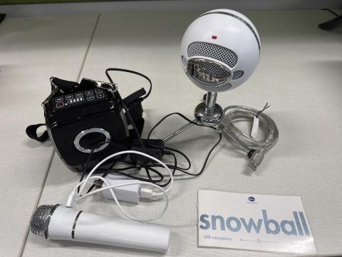Snowball microphone and speaker set image