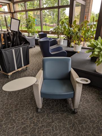 Tablet Armchairs on casters (4)