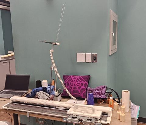 Silver Reed  SK840 Electronic Knitting Machine and SRP60N Ribber