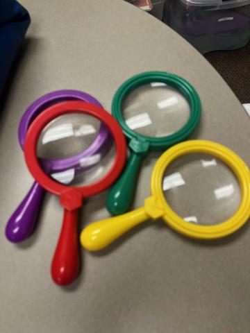 set of 4 large magnifying toys with big lenses and handles for small children