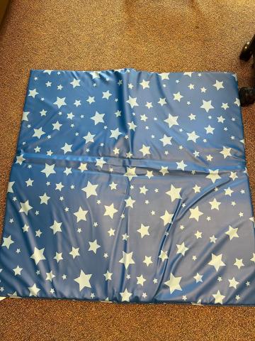 50in square blue cushioned mat with white stars