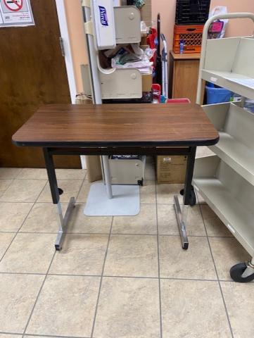 laminate rolling table with adjustable height